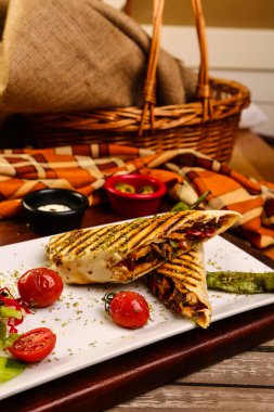 Lezzetli ve ızgara sandviç.