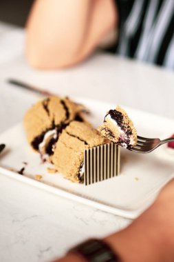 Masada lezzetli bir pasta var.