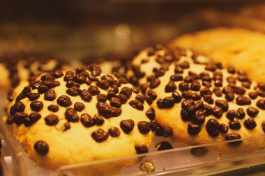 Koyu çikolata parçaları ile tanımlama