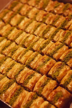 Geleneksel hindistancevizli tatlı baklavası. Ev yapımı fındıklı ve ballı baklava..