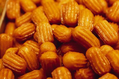 Geleneksel hindistancevizli tatlı baklavası. Ev yapımı fındıklı ve ballı baklava..