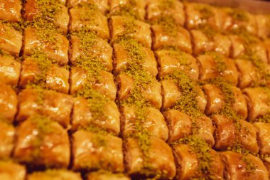 Geleneksel hindistancevizli tatlı baklavası. Ev yapımı fındıklı ve ballı baklava..