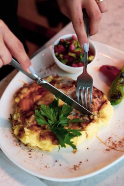 Masada nefis et yemeği. 