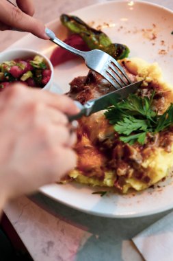 Masada nefis et yemeği. 