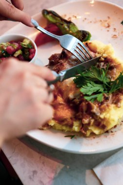 Masada nefis et yemeği. 