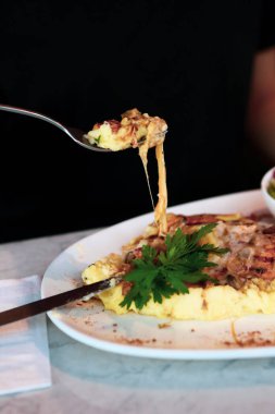 Masada nefis et yemeği. 