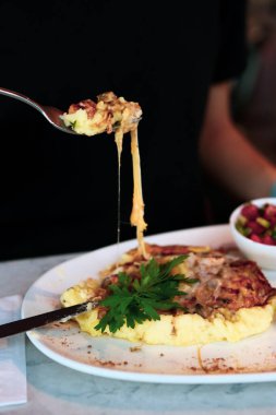 Masada nefis et yemeği. 