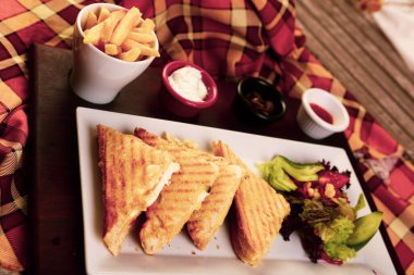 Geleneksel Türk tostu, lezzetli kahvaltı