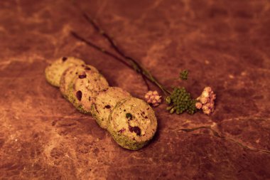 Koyu çikolata parçaları ile tanımlama