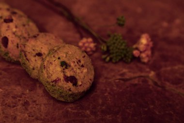 Koyu çikolata parçaları ile tanımlama