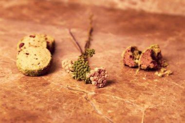 Koyu çikolata parçaları ile tanımlama