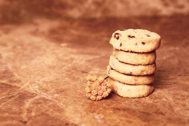 Koyu çikolata parçaları ile tanımlama