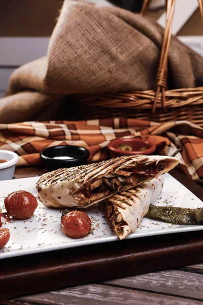 Lezzetli ve ızgara sandviç.