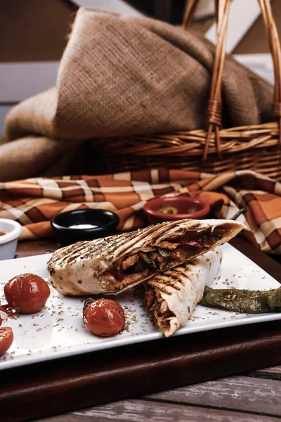 Lezzetli ve ızgara sandviç.