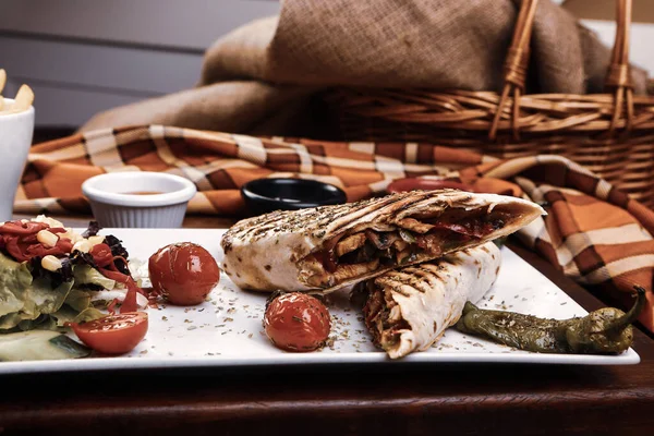 Lezzetli ve ızgara sandviç.