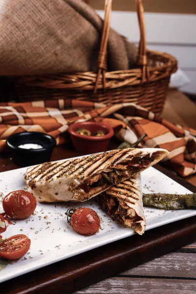 Lezzetli ve ızgara sandviç.