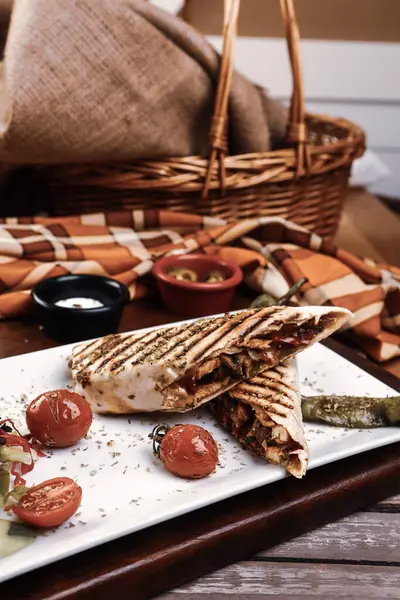 Lezzetli ve ızgara sandviç.