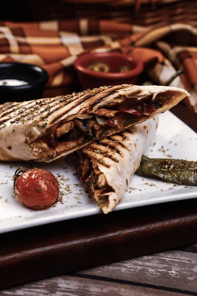 Lezzetli ve ızgara sandviç.