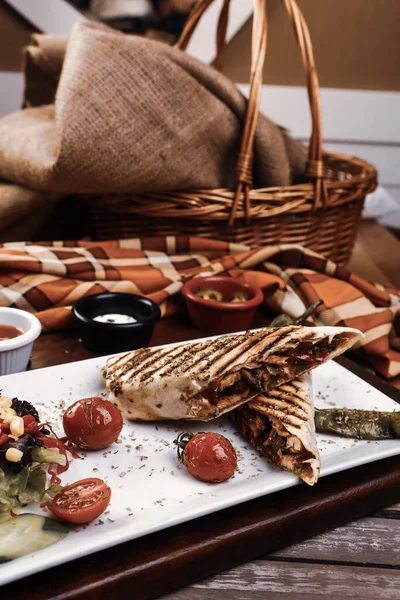 Lezzetli ve ızgara sandviç.