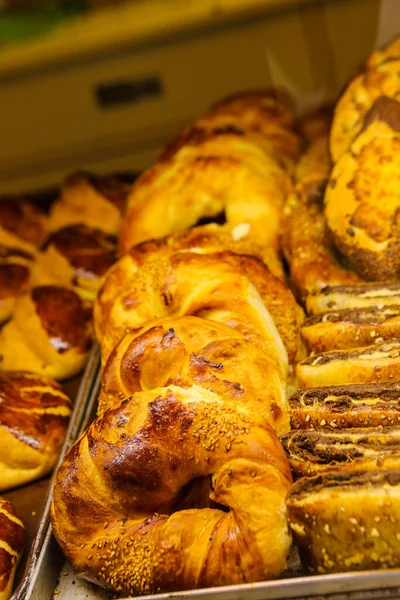 Peynir dolgulu lezzetli hamur işi