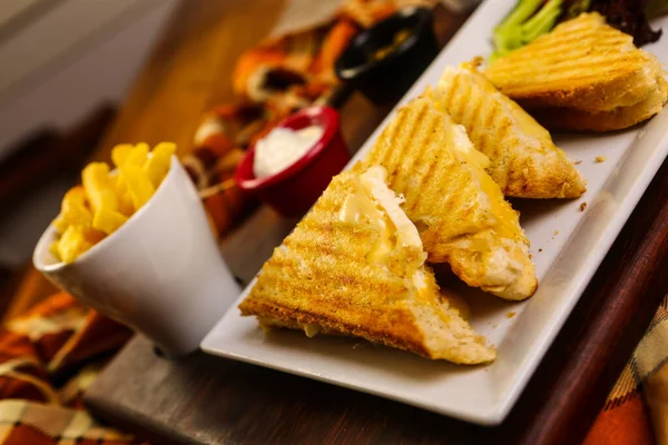 Geleneksel Türk tostu, lezzetli kahvaltı