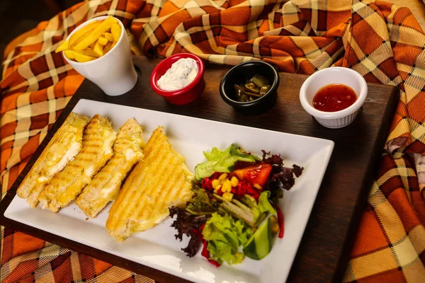 Geleneksel Türk tostu, lezzetli kahvaltı