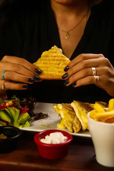 Geleneksel Türk tostu, lezzetli kahvaltı