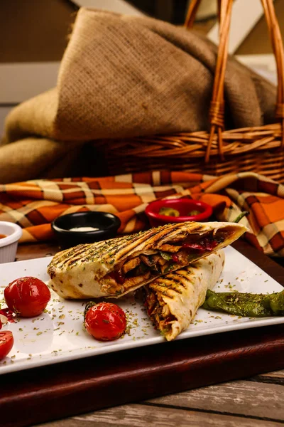 Lezzetli ve ızgara sandviç.