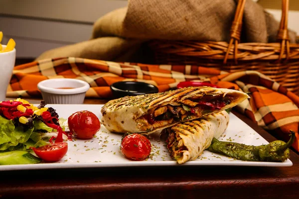 Lezzetli ve ızgara sandviç.