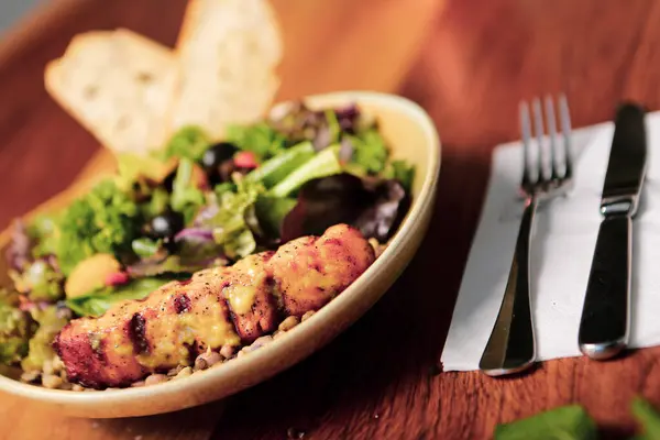 Salada Saudável Com Noz Queijo Tigela — Fotografia de Stock