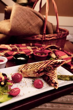 Lezzetli ve ızgara sandviç.