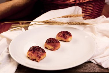 Koyu çikolata parçaları ile tanımlama