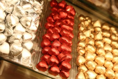 bir sürü değişik çikolatalı pralin