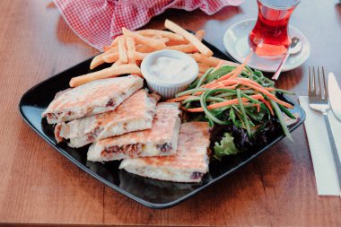 Türk bazlama tostu - fırında kızarmış ekmek