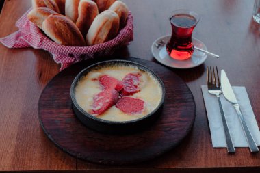 Muhlama - peynirli mısır lapası.