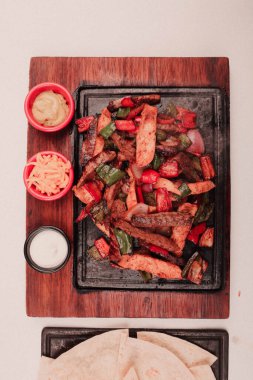 Masada nefis et yemeği. 