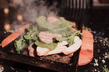 Masada nefis et yemeği. 