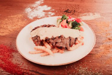 Taze ızgara biftek eti. 