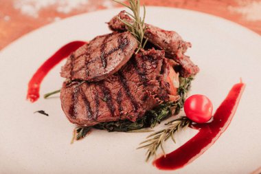 Taze ızgara biftek eti. 