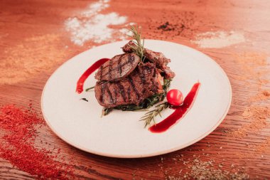 Taze ızgara biftek eti. 