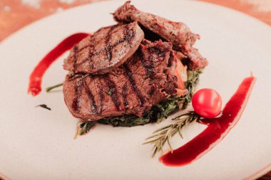 Taze ızgara biftek eti. 