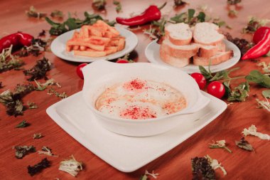 Masada nefis çırpılmış yumurta. 