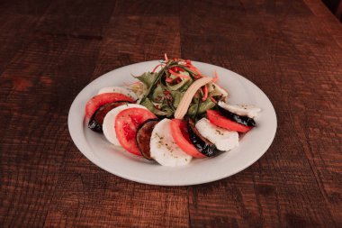 Biraz sebzeli somon pişirdim.