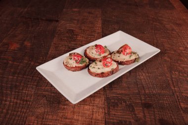 Biraz sebzeli somon pişirdim.