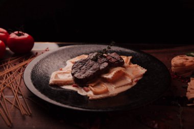 Taze ızgara biftek eti. 