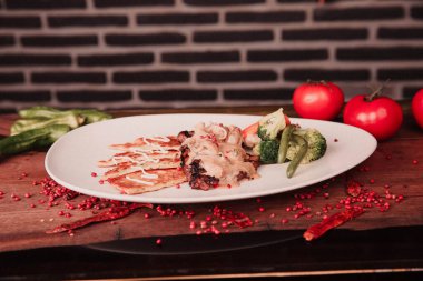 Masada nefis et yemeği. 