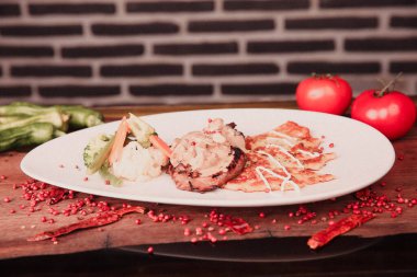 Masada lezzetli tavuk yemeği