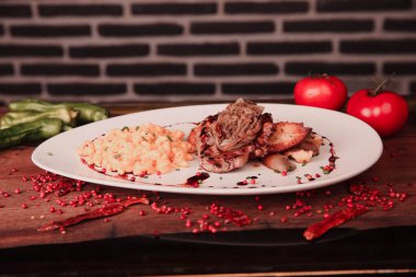 Masada nefis et yemeği. 