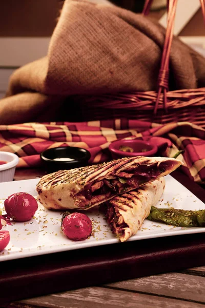 Lezzetli ve ızgara sandviç.