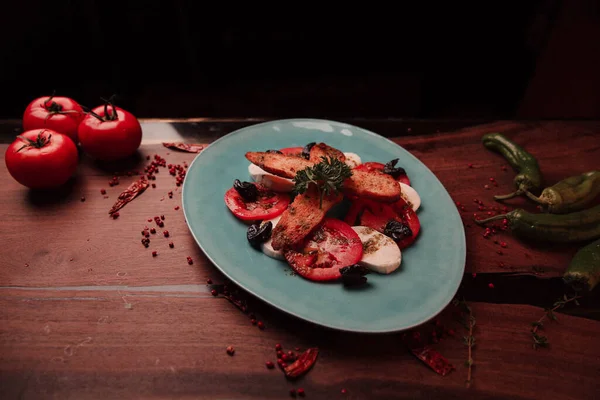 Biraz sebzeli somon pişirdim.